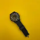 ساعة يد جلد اسود