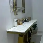 طاولة ومرايه