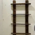 رف خشبي