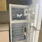 ثلاجه جديده بكراتينها
