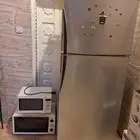 ثلاجه و فرن ومكرويف وفي حالة جيده استخدام منزلي