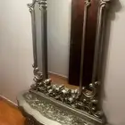 مراية و قاعده مصممة بتفاصيل فخمه وحالتها ممتازه  على السوما