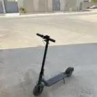 سلام عليكم سكوتر نضيف مع شاحن سرعته 25