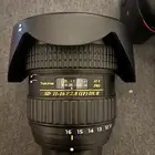 كاميرا نيكون مع عدستين وفلاش