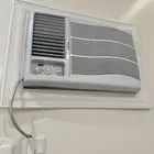 يوجد 2 مكيفات شباك مستخدمه للبيع