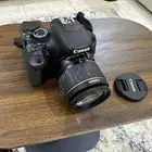 كاميرا كانون 600D مع الملحقات الموضحة بالصور