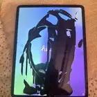 ايباد 11 2022 الشاشه مكسوره ومطعوجه القطع الداخليه سليمه