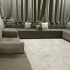 كنب نظيف للبيع مع الستاره