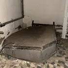 للبيع سلة عفش وتانكي ماء .