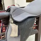 سرج للبيع جديد ماركب فوق الخيل إلا مرتين على السوم