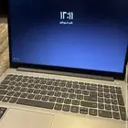 اللابتوب فيه خدوش بسيطه بس يمدي ينشال بالتلميع
