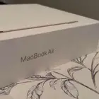 ماك بوك للبيع بسعر 4600 مانفتح بمعالج M4 ومساحة 256 و 16G