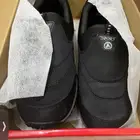 حذاء رياضي جديد. مقاس 40