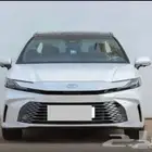 تويوتا كامري لومير هايبرد 2025 ابيض لؤلؤي