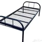 سرير حديد في موجود