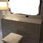 طقم تسريحة مكياج وكرسي و كومدينا