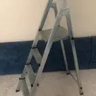 سلم من الألومنيوم