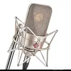 مايك نيومان  Neumann