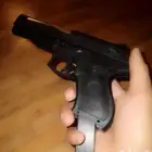 مسدس خرز اسود شبه حقيقي