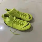 للبيع حذاء كرة قدم نايك اصلي