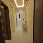 شقة 5 غرف جديدة للايجار مطبخ ومكيفات راكبة