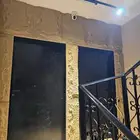 شقة ثلاث غرف وصالة شبه مفروشة