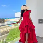 فستان أحمر