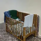 سرير أطفال بكامل الملحقات