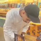 معرض الكتاب ( الي يبي اي شيء من هناك يكلمني)