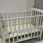 سرير اطفال وارفف وطاولات