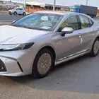 كامري2025 لون فضي LE فتحة سقف( بأقل الاسعار)