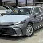 كامري2025 لون تيتانيوم LE فتحة سقف ( عرض حصري )