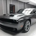 دوج تشالنجر 2022 R T 5.7 لوحات دبي موجود في الرياض