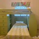 غرفة نوم سريرين ممتازه نضيفه