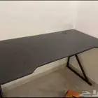طاوله قيمنق للبيع جديد بسعر130ريال مقاس140 120 لون اسود ابيض