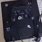 سوني فور سلم مع يده تجاريه بس تصمل و سلك سوني و شاحن اليده