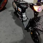 معي سكوتر حق توصيل نظيف وشبه جديد مع مفاتيح ومفاتيح احتياط م