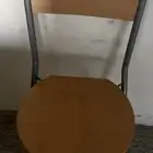 كرسي خشبي