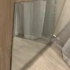 مرآة على لوح خشبي