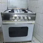 للبيع فرن غاز 4 عيون كل شي شغال تحت وفوق كامل اعلى سومه