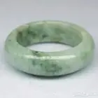 خاتم اليشم الأخضر الطبيعي أو الجاد