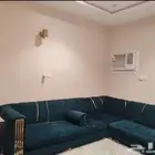 كنب نظيف جدا وفى قطعه ثالثه بس مش متصوره