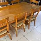 طاولة طعام المطلق