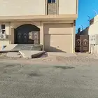 مستودع للإيجار بالعاقول على الشارع العام الرئيسي