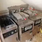 2 مكائن بروستد 1 قلاية بطاطس  2 حوض