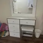 دولاب و تسريحه نظيفه جدا