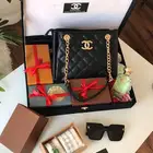 شنطه شانيل مع هدايا بعلبه فخمه للاهداء مخفض