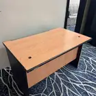 مكتب مستعمل للبيع