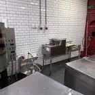 مطعم للايجار بكامل تجهيزاته وبدون