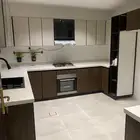 دور علوي للإيجار يتميز بجودة التشطيب وإطلالة الحديقة والمسجد